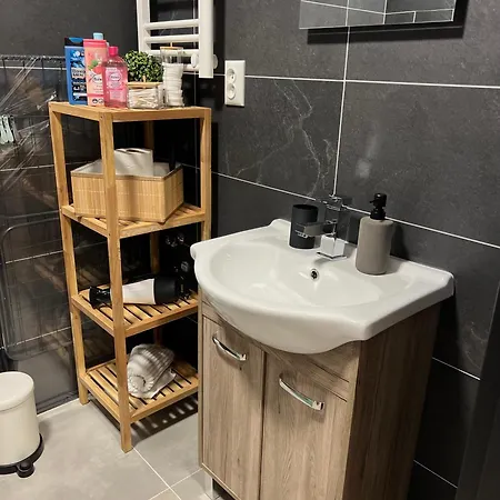 R&l švermová - 2 Min Esc, Balcony *