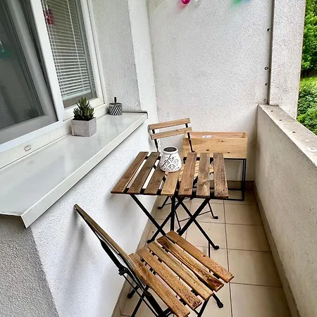 R&l Svermova - 2 Min Esc, Balcony