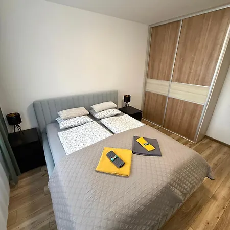 아파트 R&l Svermova - 2 Min Esc, Balcony 반스카비스트리카