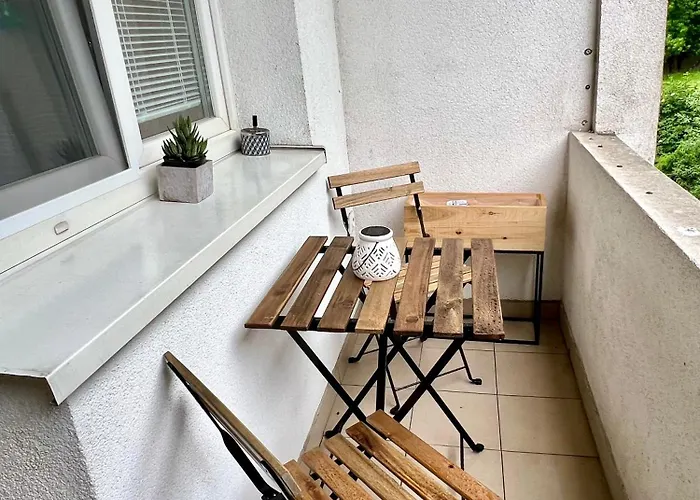 R&l Svermova - 2 Min Esc, Balcony