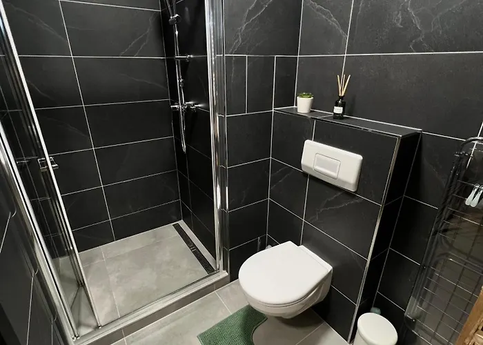 아파트 R&l Svermova - 2 Min Esc, Balcony 반스카비스트리카