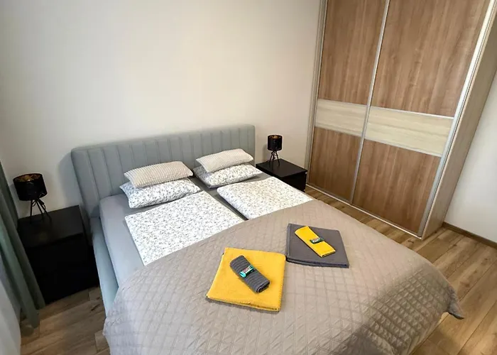 아파트 R&l Svermova - 2 Min Esc, Balcony 반스카비스트리카